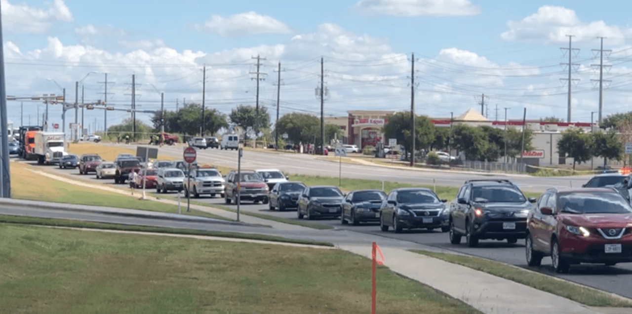 El accidente provocó tráfico pesado en la zona.