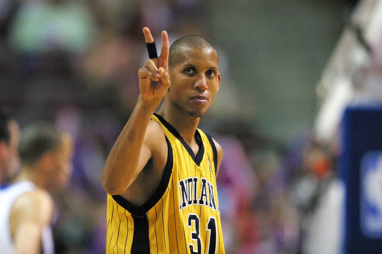 <b>Indiana Pacers: Reggie Miller</b>. No ha habido un jugador en este equipo que haya dejado una huella más profunda. Líder histórico en juegos, minutos, puntos, asistencias, robos y triples.