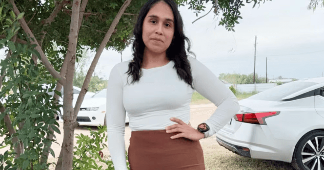 <h2 class="cms-H2-H2">La deportaron y ahora le quieren quitar el DACA por ese “viaje”</h2>
<br>Jessica Treviño, beneficiaria de DACA, asegura que el gobierno intenta quitarle su permiso por la misma
<a href="https://www.univision.com/local/san-antonio-kwex/madre-hispana-pierde-daca-deportada-jessica-trevino-ice-texas">salida del país que ocurrió durante su deportación.</a>