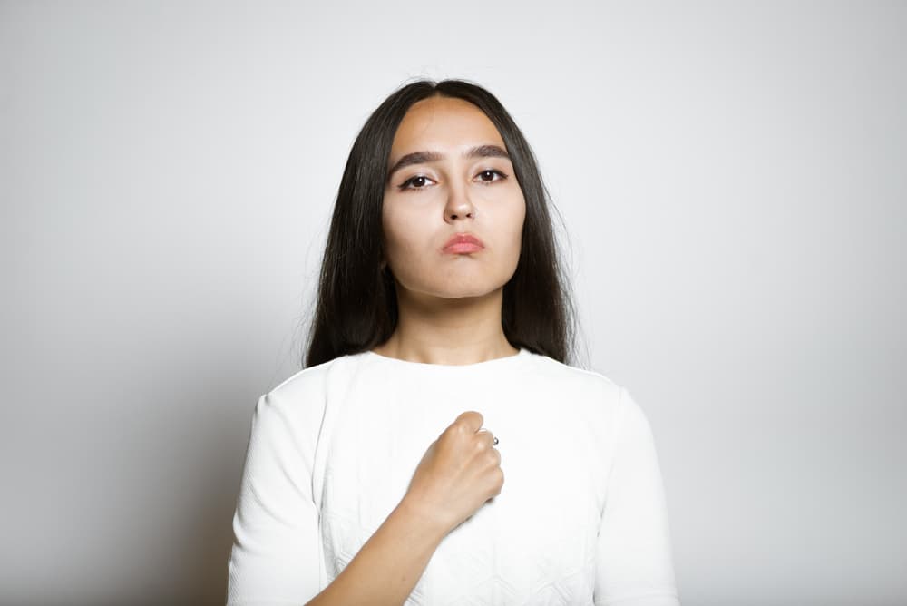 Al querer ayudar a todos prometen para tranquilizarles, pero a veces no se percatan que esas promesas se convierten en una especie de “boomerang” que se vuelve contra ellos.