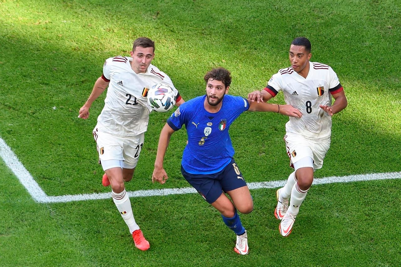 Italia se queda con el tercer lugar de la UEFA Nations League tras vencer 2-1 a Bélgica. Con anotacion de Barella y un penalti cobrado de Berardi, la 'Azzurra' se lleva la victoria. El único tanto por parte de los 'red devils' fue de Charles De Ketelaere ya al final del encuentro.