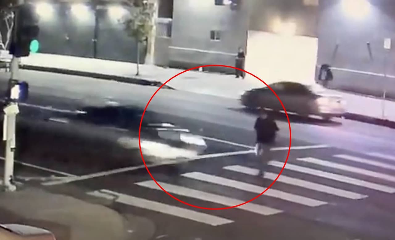 Ofrecen 25 mil dólares por información sobre conductor que atropelló a un hombre en Los Ángeles
