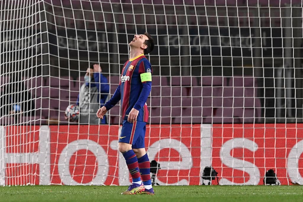 Juventus se lleva la victoria ante el Barcelona 3-0. El enfrentamiento entre las estrellas Cristiano Ronaldo y Lionel Messi se decidió en el Camp Neu, donde el astro portugués anotó doblete, mientras que el estadounidense Weston McKennie aportó un gol para los de la Vecchia Signora en esta fecha de la Champions League.