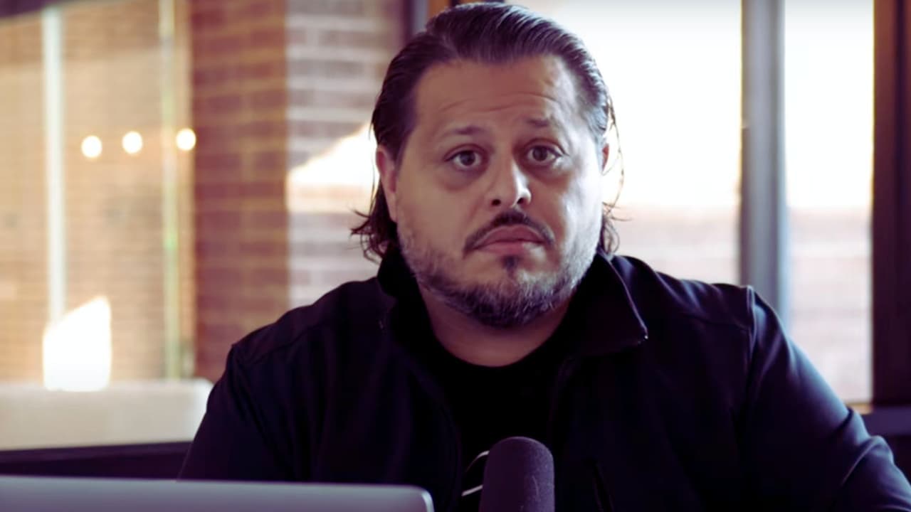 Luis Olvera, propietario de la taquería Trompo en Dallas, solicita apoyo a la comunidad mediante un video publicado en su cuenta de YouTube.