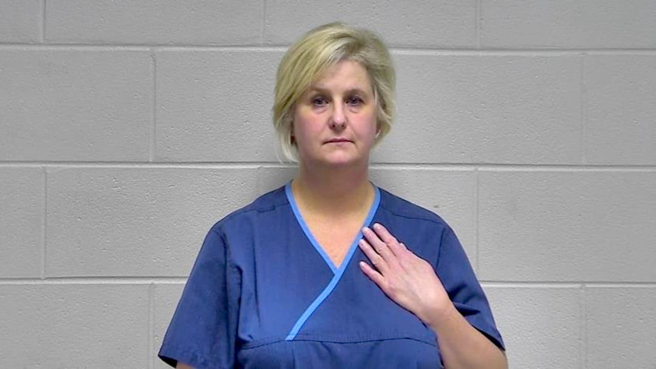 Pagó $7,000 a un agente encubierto del FBI: mujer es acusada de contratar a sicario para matar a su exmarido