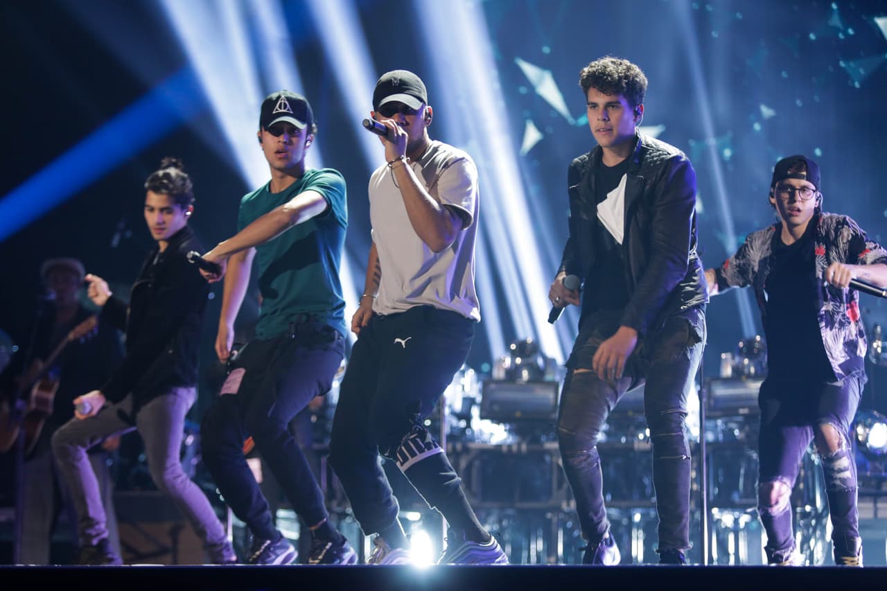 Están nominados en la categoría de Mejor Nuevo Artista y fácilmente pudieran llevarse el gramófono. ¿Será así? Sea como sea el crecimiento de estos chicos ha sido increíble desde que ganaron la primera temporada de La Banda. Te dejamos con lo mejor de su ensayo.