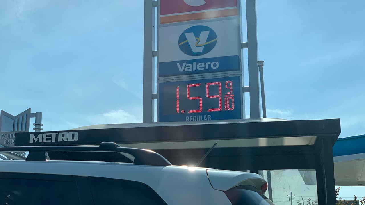 Si quieres comparar los precios del galón en las gasolineras que hay en tus alrededores,
<b><a href="https://www.gasbuddy.com/" target="_blank">da click aquí. </a></b>