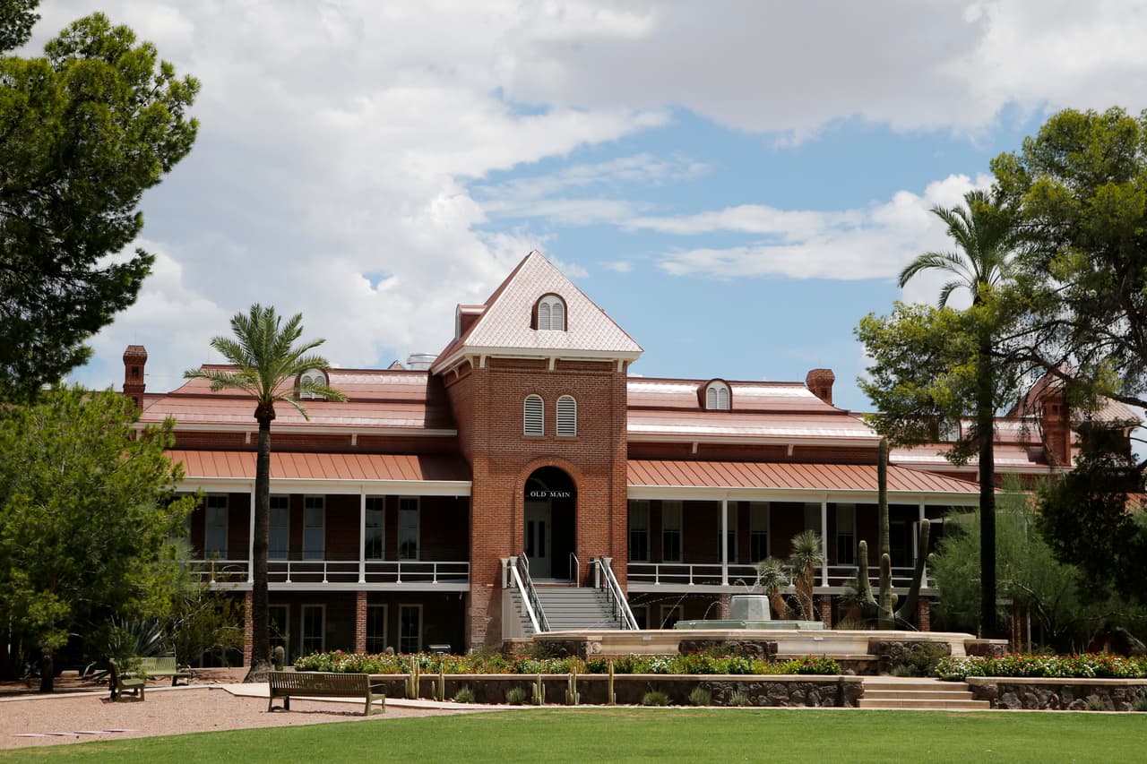 La Universidad de Arizona suspende las actividades de las fraternidades ante la persistencia de informes de mala conducta