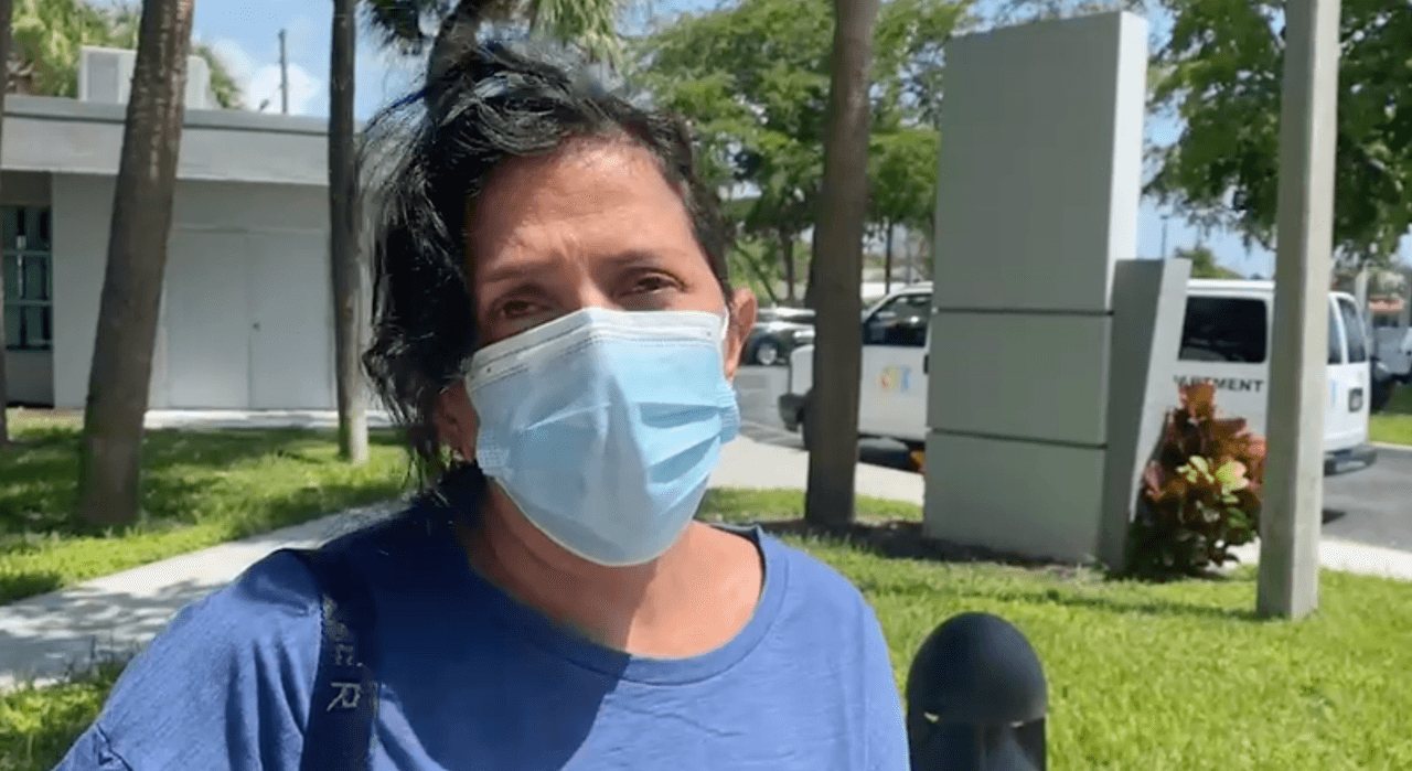 Polémica por alcalde que dijo vacunó a miles de turistas internacionales en North Miami Beach