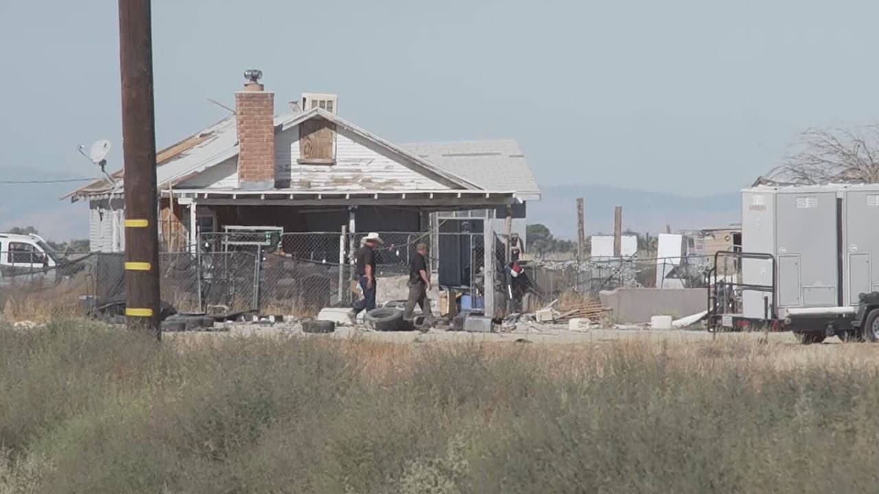 Encuentran dos cuerpos enterrados en Lancaster durante una investigación por personas desaparecidas