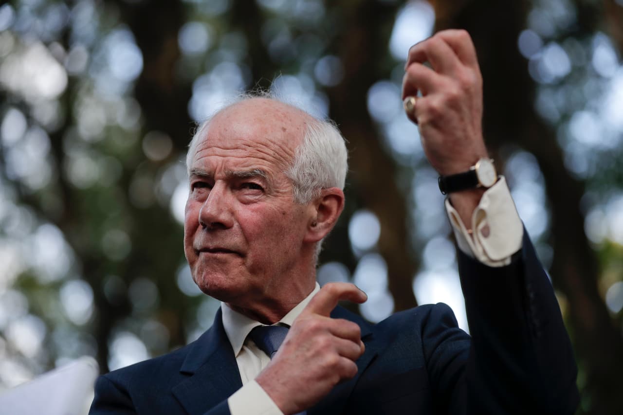 No eran enemigos, eran sus "chicos": el militar británico que levantó un cementerio para argentinos caídos en Malvinas