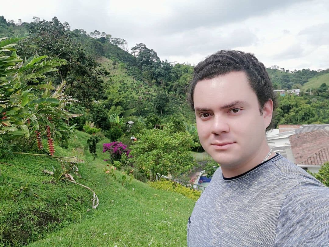 Explicó que cuenta con audios, fotos, videos, incluso fotos familiares de Navidad y testigos que le ayudarían a comprobarlo.