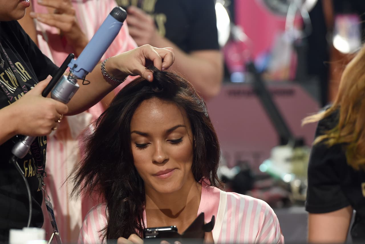 Las chicas también aprovecharon el tiempo para mandar mensajitos.