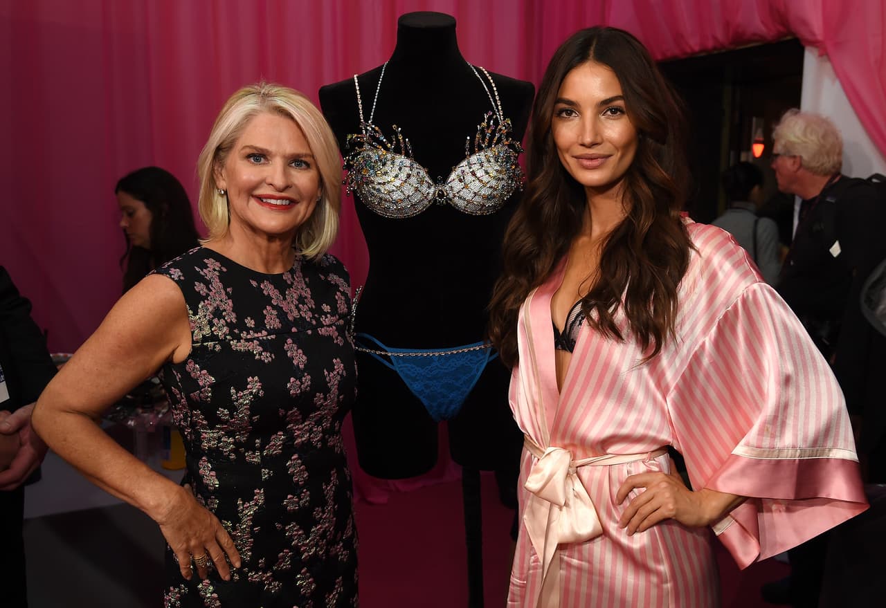 Lily Aldridge lista para portar el 'Fantasy Bra'.