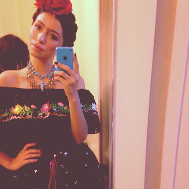 Ella tiene 30 años, nació en Los Ángeles, pero tiene raíces mexicanas e italianas.