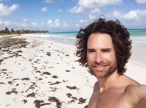 Sebastián aprovechó cada día para lograr el bronceado perfecto.