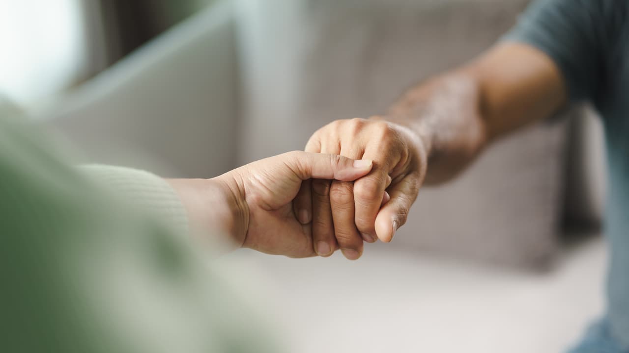 Salud mental en Chicago: guía de ayuda ante una crisis y qué hacer si no tienes seguro