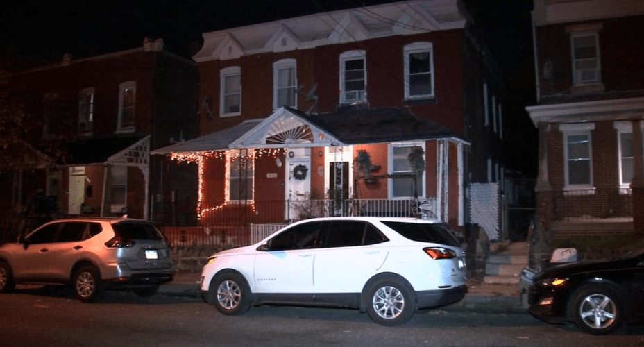 Sospechosos atacan a hispano dueño de un negocio en la entrada de su casa y roban $ 60,000