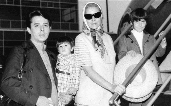 En 1967 se casó con la popular actriz mexicana Silvia Pinal, con quien tuvo dos hijos: la también cantante Alejandra Guzmán y el músico Luis Enrique Guzmán.