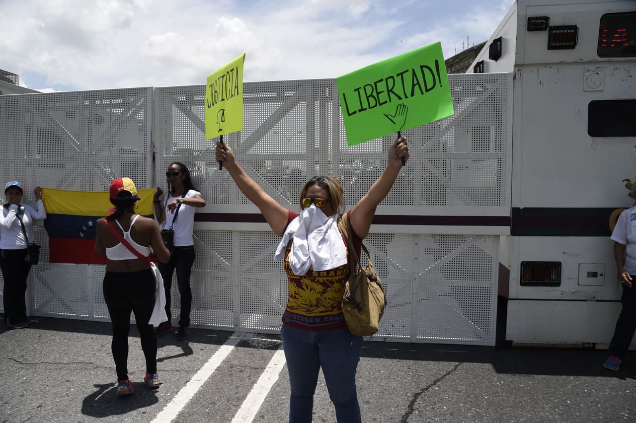 En la imagen: otra escena de la protesta en Caracas. Manifestaciones similares fueron convocadas en otras ciudades como San Cristóbal, donde miles acogieron el llamado.
