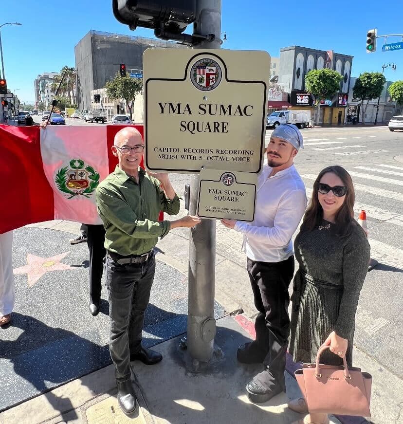 El concejal del distrito 13, Mitch O'Farrell, junto a Damon Devine, quien fue asistente personal de la artista durante los últimos años de su vida, presentaron la moción para nombrar la intersección en honor a la soprano y se llevó a cabo una emotiva ceremonia donde líderes locales quenes la calificaron como un hito para la comunidad peruano-americana y latinoamericanos en general.