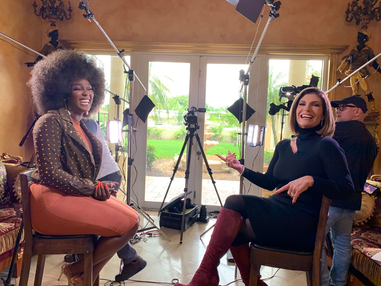 Aunado a ser portavoz en español de la campaña Go Red for Women de la American Heart Association, Rodríguez
<b> es miembro del Consejo de exalumnos de Miami Dade College</b> y exmiembro de la Junta Directiva de Barry University, su alma mater.
<br>