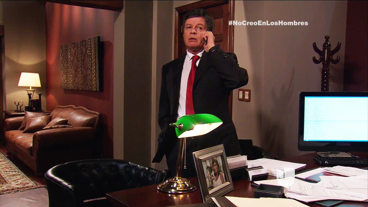 Y sí, no deja de llamarla.