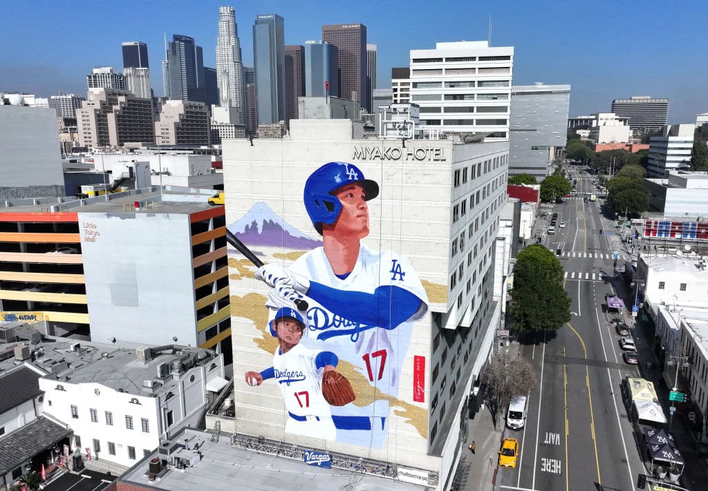 Vargas comenzó a trabajar en esta pared el 8 de marzo y aunque la lluvia complicó el proceso, su obra cautiva a personas de todas las edades.
