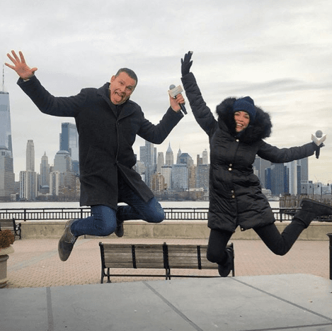 Alan Tacher y Karla Martínez dieron saltos de gusto por esta experiencia. Hasta el frío se les quitó.
<br>