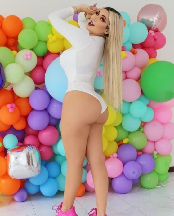 'La Bebeshita' alegó que ha rechazado las invitaciones del joven por temor a la reacción de su famosa madre.
<br>