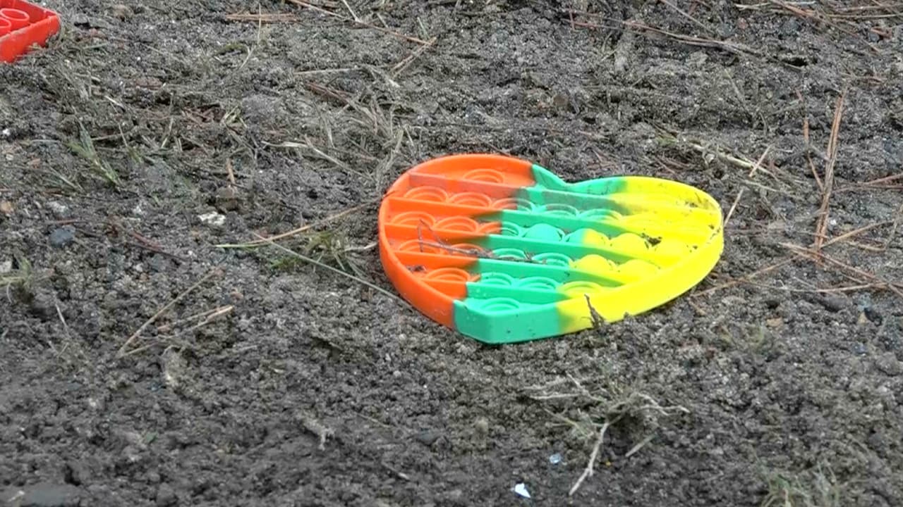 El niño de 2 años fue expulsado del KIA mientras aún estaba en la sillita del carro, según los investigadores.