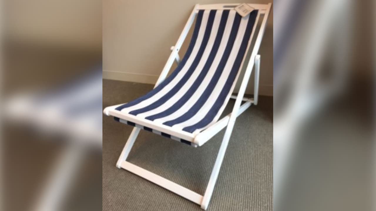 Foldable Lounge Chairs by TJX.
<br>Las sillas pueden colapsarse inesperadamente, lo que representa un riesgo de caída y lesiones.
<br>Fechas de venta: durante marzo de 2016.
<br>Contacto: T.J. Maxx al 800-926-6299 o
<a href="https://tjmaxx.tjx.com/store/index.jsp" target="_blank">en línea</a>. En Marshalls al 888-627-7425 o
<a href="https://www.marshalls.com/us/store/index.jsp" target="_blank">en línea</a>.