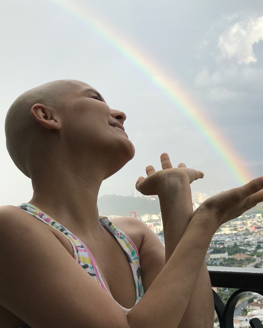 Como si se tratara de una despedida, agradeció a sus fans incondicionales. “Los amo, gracias por sus oraciones y aquí sigo luchando y agradeciendo por un día más 💪🏻😘. Gracias a ese ángel anónimo que me visitó el día de hoy y me trajo palabra de vida 🙏🏻🙌🏻 ”, finalizó.