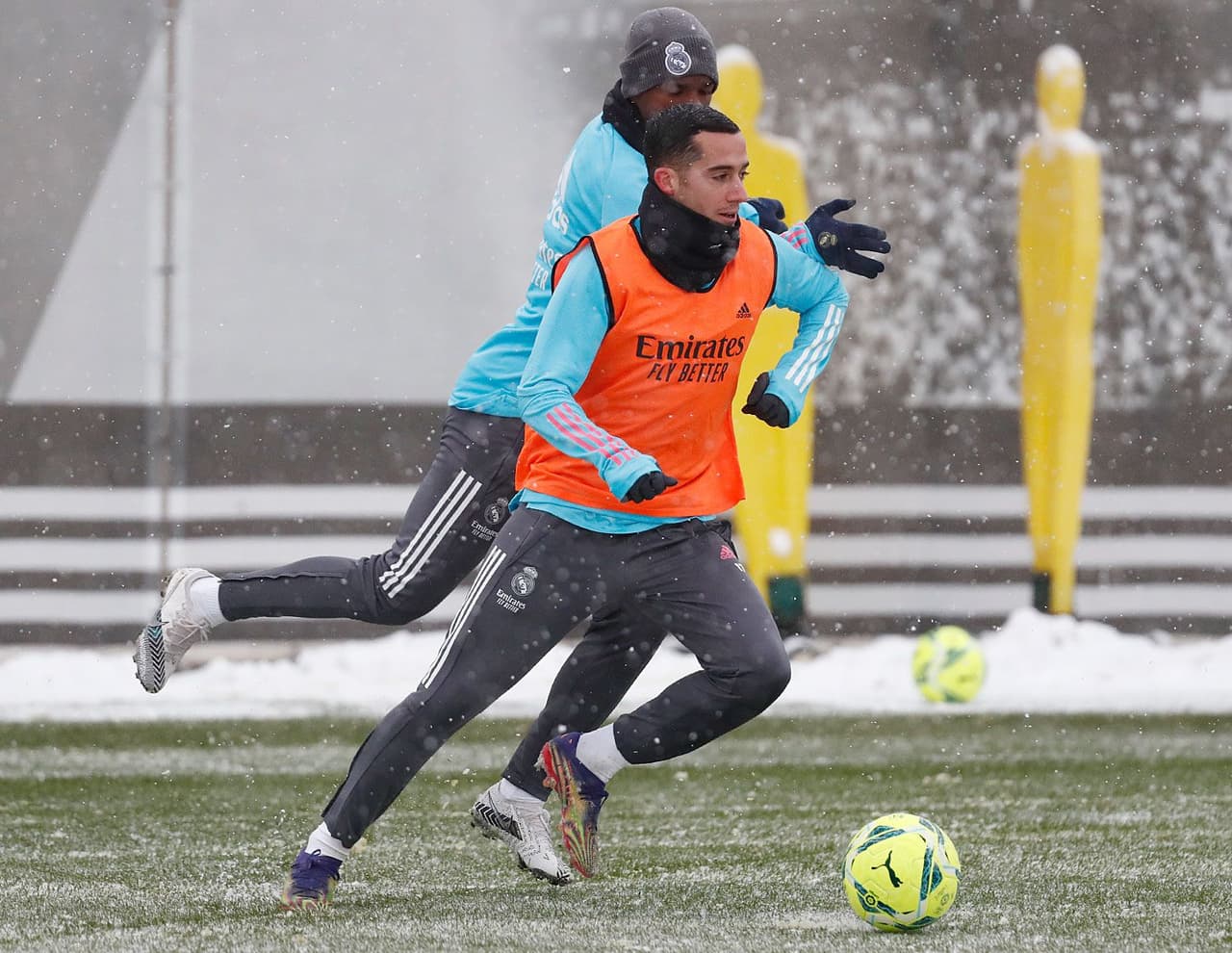 El Real Madrid preparó su próximo duelo contra Osasuna entrenando en la Ciudad Real Madrid bajo una tremenda nevada.