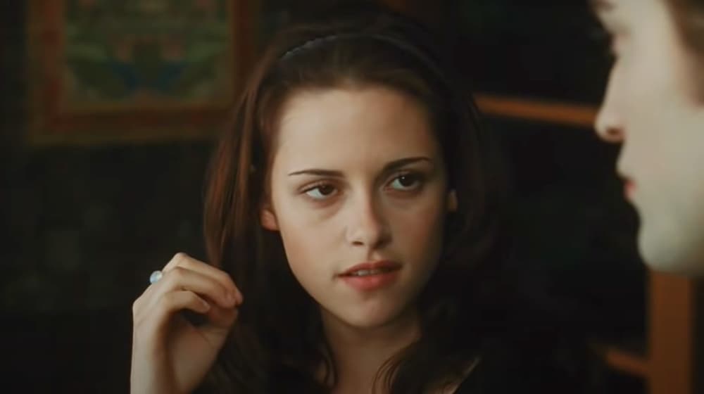 <b>Kristen Stewart </b>
<br>'Crepúsculo' no solo afectó la carrera de Robert Pattinson, sino también la de la actriz que interpretó a Bella Swan. Kristen Stewart fue criticada por su supuesta incapacidad de demostrar emociones en la cinta de vampiros.
<br>