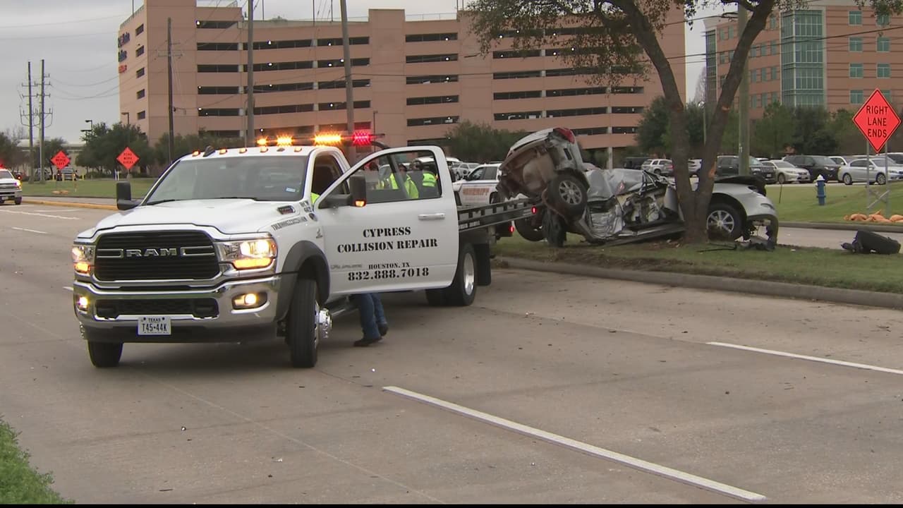 El accidente fue reportado alrededor de las 7 am y provocó el cierre de varias vías.