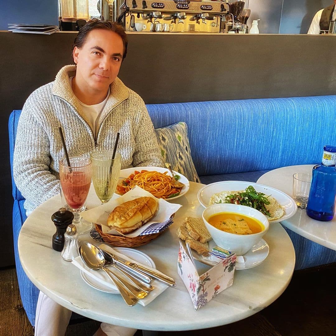 Para el cantante fue un momento difícil, pues consideraba a su abuela como una segunda madre y se mantuvo alejado de las redes sociales y medios de comunicación.
<br>