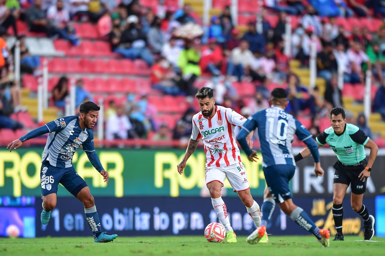 Necaxa toma rumbo en el Apertura 2022 y ahora le pegó a un Pachuca que ya suma tres partidos sin ganar en una descarga eléctrica que le vale para tres puntos muy importantes en el torneo gracias a los goles de Garnica y Giménez.