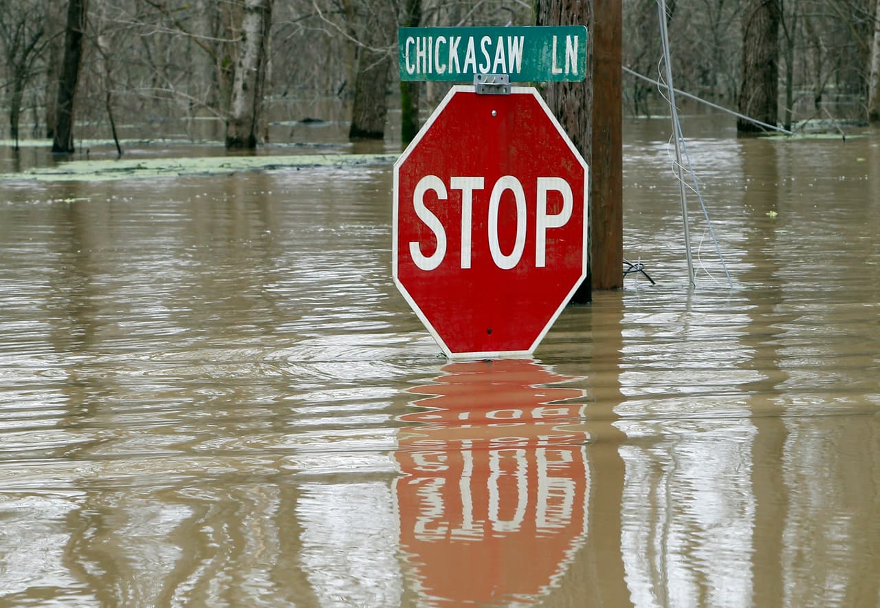 Las aguas en las calles de Vicksburg, Missouri, en marzo de 2019. Más al norte, en Iowa e Illinois, el río Mississippi registró el tramos inundados que superaron el evento de 1927.