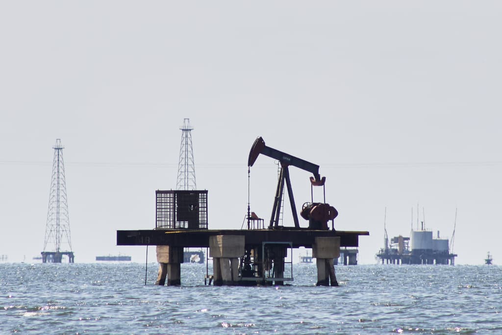 EEUU levantará algunas de las sanciones contra Venezuela para permitirle vender su petróleo