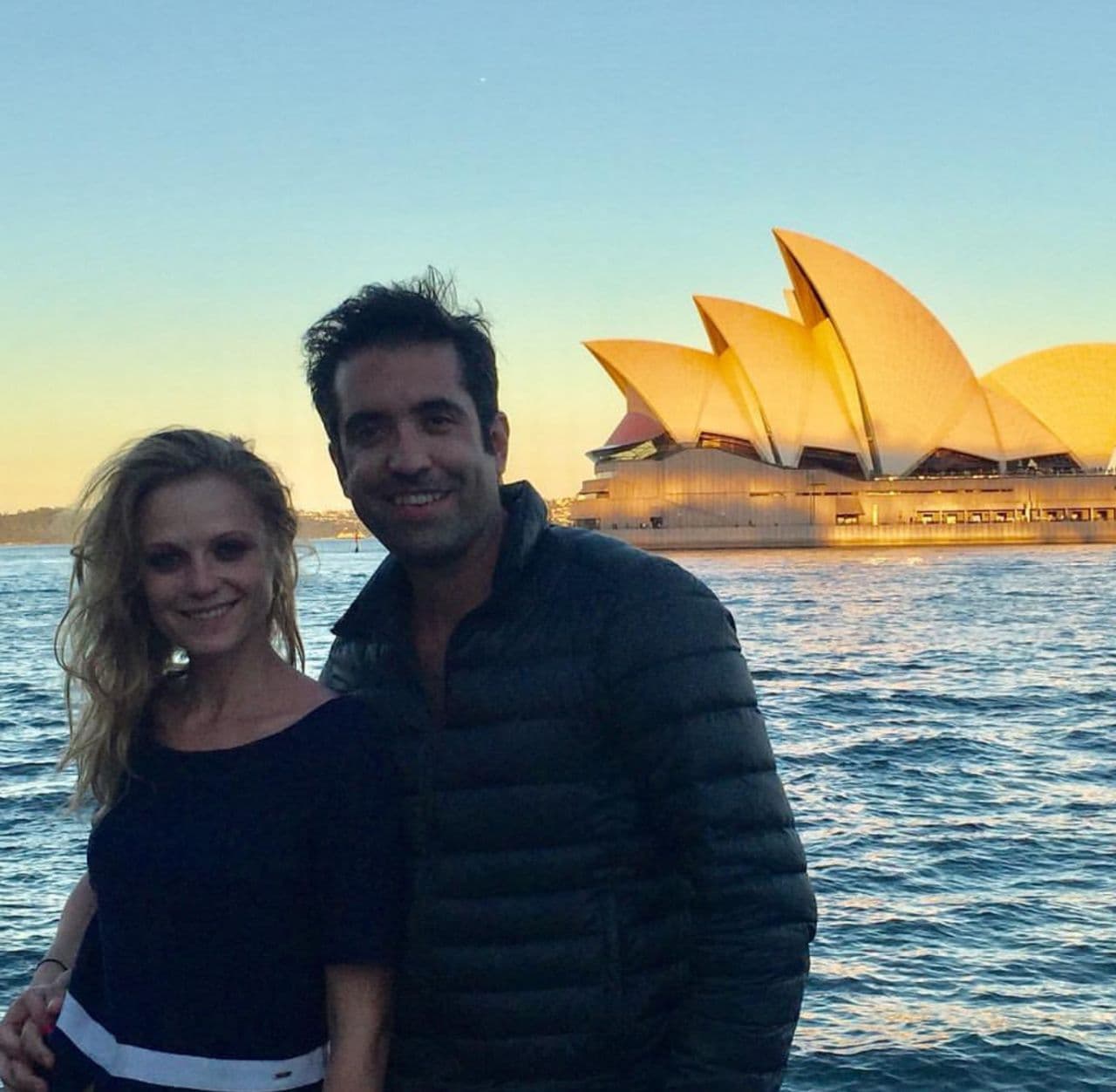 "La verdad es que el balance ha sido muy positivo y repito lo mismo que dije el primer día que conocí a Rodrigo: es el hombre de mi vida", dijo la actriz a la revista 'People en Español' al hablar de su matrimonio
<b>.</b>