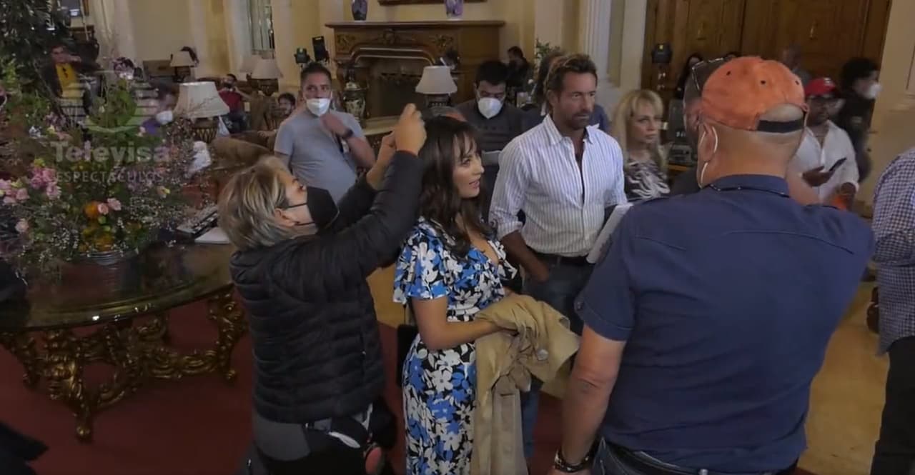 Hace unos días los actores se reencontraron en las grabaciones de la nueva versión de 'La Madrastra', la cual protagoniza Aracely Arámbula, quien también fue novia de Gabriel. En esta historia Martha Julia es parte del elenco, pero Gabriel solo grabó una pequeña, pero crucial participación.
<br>