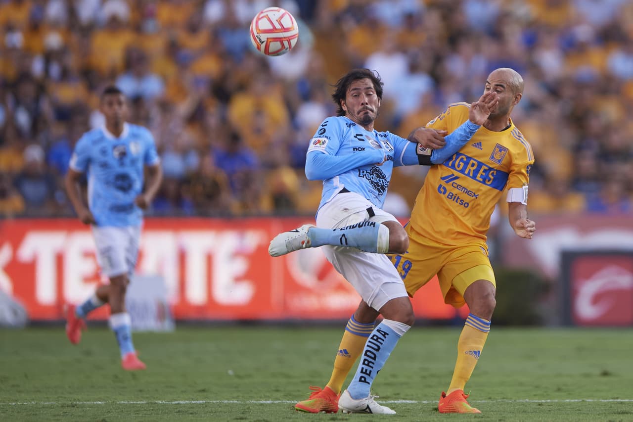 Tigres se llevó los tresn puntos ante Gallos Blancos en un partido en el que hubo tres jugadores expulsados .