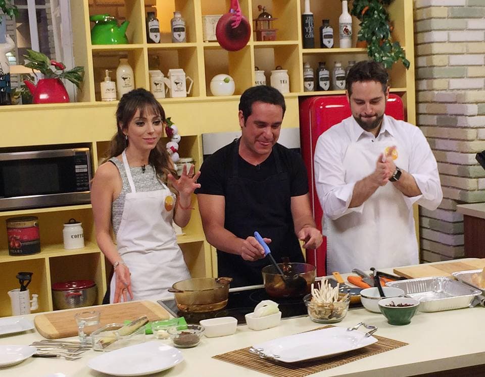 En la cocina de Hoy, Memo Schutz y Natalia Téllez.