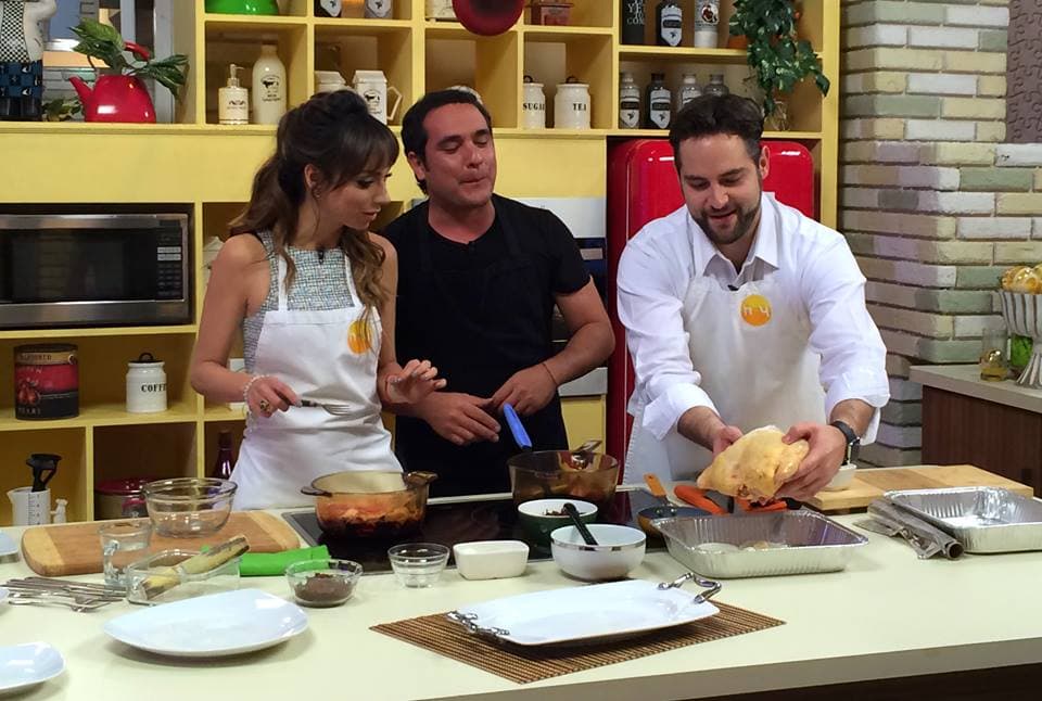 ¿Se te antoja un Pollito de Leche en Salsa de Ponche Navideño? Jesús Gibaja te da la receta.