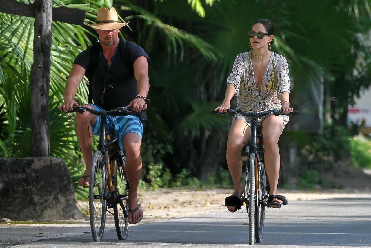 Mientras que en el terreno personal, las recientes imágenes de las vacaciones de Eiza y Josh Duhamel en Tulum, Quintana Roo, parecen indicar que vive un romance con el actor de 47 años.