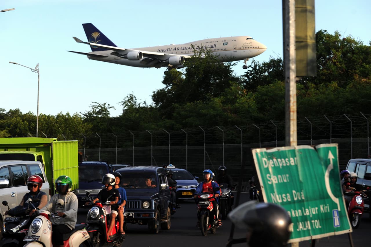 El avión tuvo que regresar a su lugar de partida por la extraña emergencia.