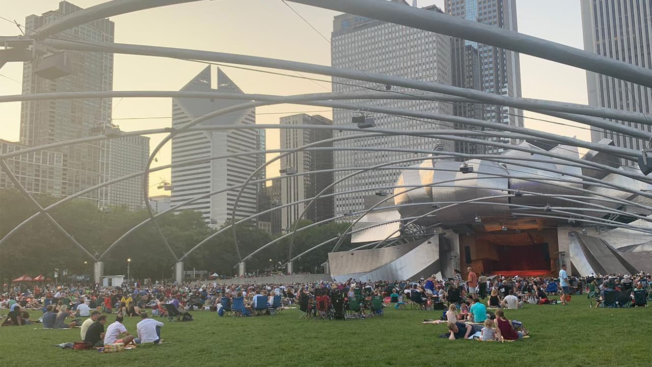 Los veranos en Chicago se aprovechan en con sus parques y eventos culturales.