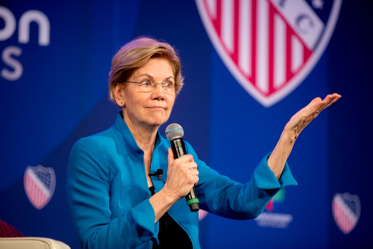 Dijo que las políticas de Trump están orientadas a que "si hay algo malo que no sirve en su vida, échele la culpa a los que no se parecen a usted, a quienes no hablan como usted y no se oyen como usted". Sobre Puerto Rico dijo que apoyará "lo que los puertorriqueños quieran. Si los puertorriqueños votan por ser un estado, yo estaré con ellos”.