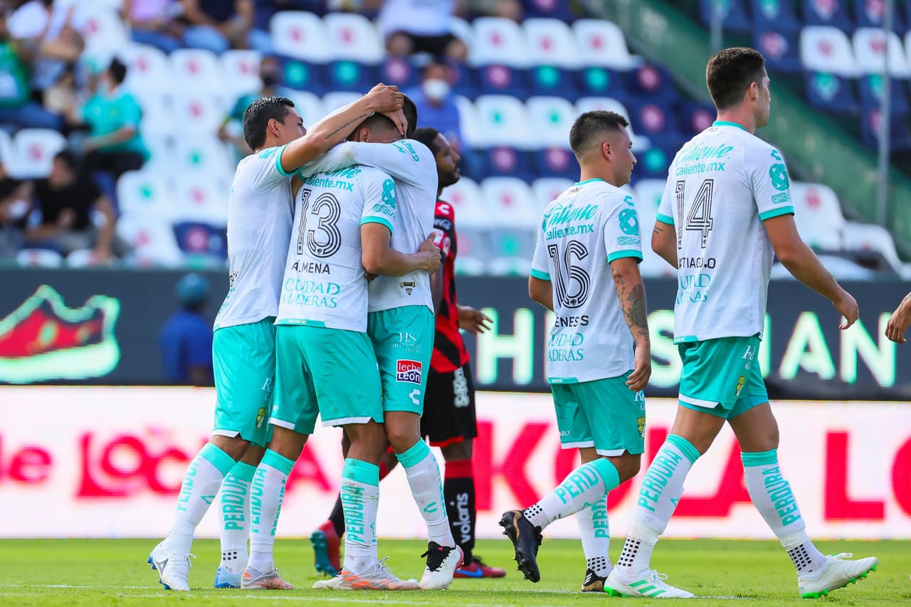 William Tesillo y Ángel Mena son los encargados de batir a Benny Díaz para darle la victoria a León 2-1 sobre Tijuana.